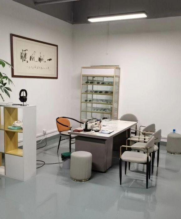 出租龙华观澜厂房办公室，带装修带电梯