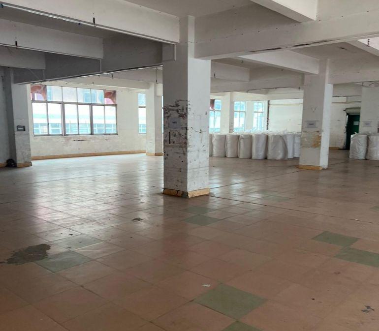 东城 温塘厂房带电梯楼梯，周边酒店餐饮公交市场超市