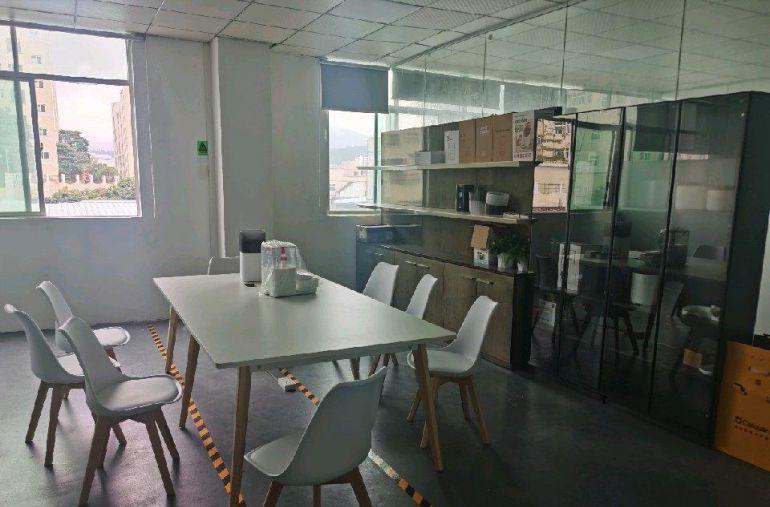 分租， 办公装修好的。地铁14号线500米