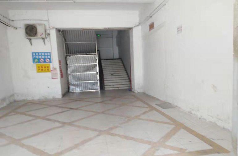 双货梯，6楼，地铁口800米，高速出口2公里