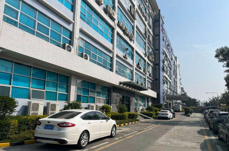 西丽地铁口精装修厂房1000平米（可以分租）