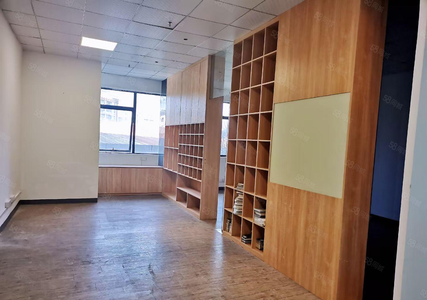 地铁口一楼大面积可商业可办公可仓库厂房位置好停车方便