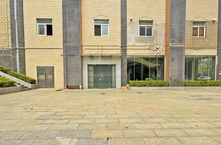 南山产业园一楼605平方 双门头 展厅 研发 科技