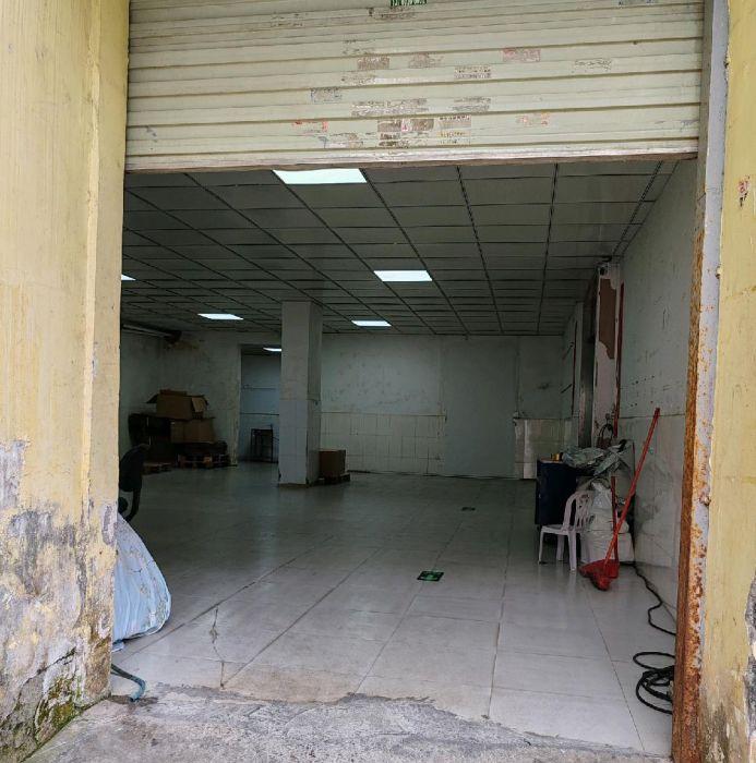 现成办公室带装修水电齐全，独门独院，