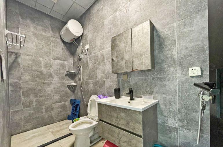 南头新出一楼418平方 可分租 行业不限