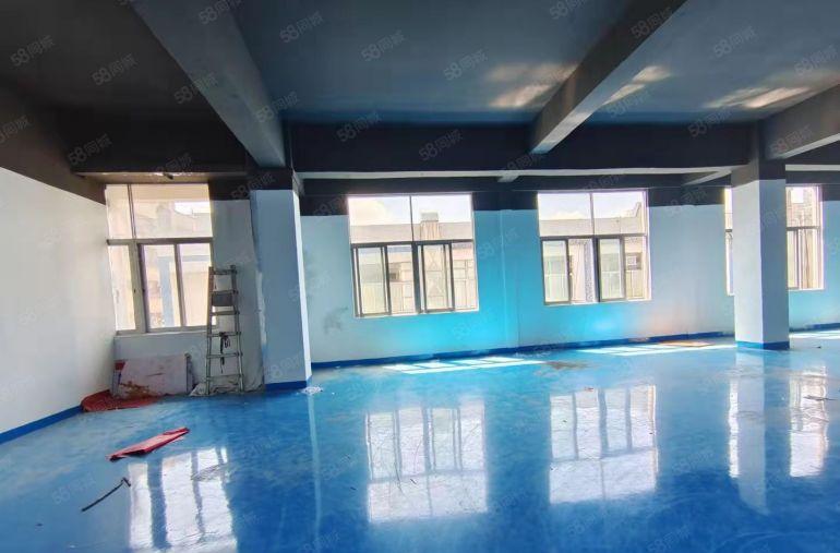 民治万众城附近新出标准厂房250平出租，户型方正采光极好