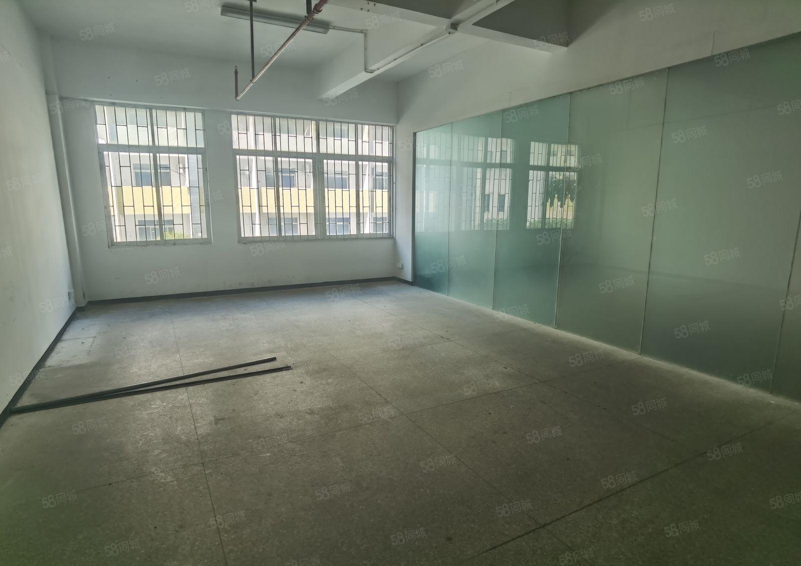 南山塘朗原房东带简装厂房801.81平出租，带卸货平台