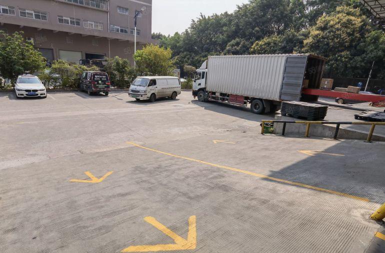 南山科技园 沙河西路一楼原房东红本厂房 整层2600平可分租