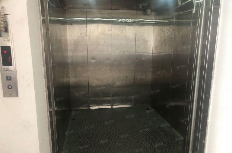 地铁口整层厂房1850平 仅租6.5万 配套双电梯 不限行业