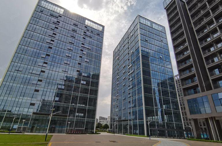 南山科技园新出3个月免租期，300平起租只要，80元每平每月