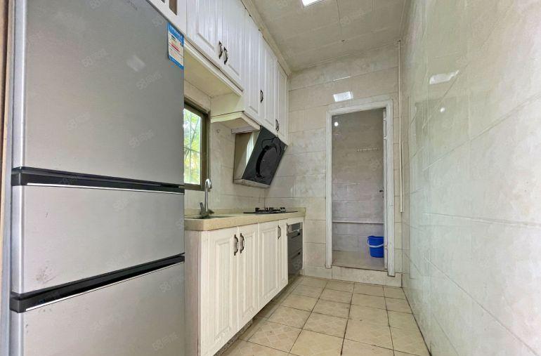 西丽地铁站 顶楼带天台1000平 行业不限